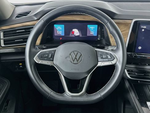Used 2025 Volkswagen Atlas SE FWD image 18