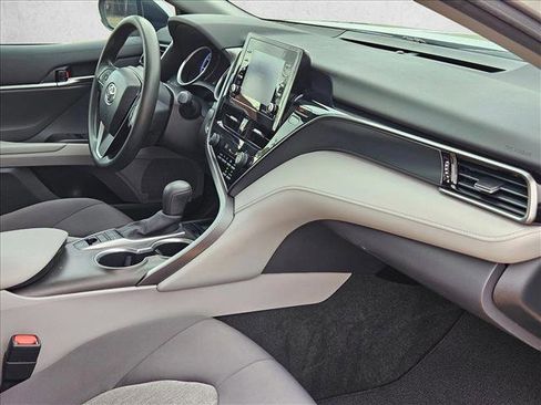 Used 2021 Toyota Camry LE image 22