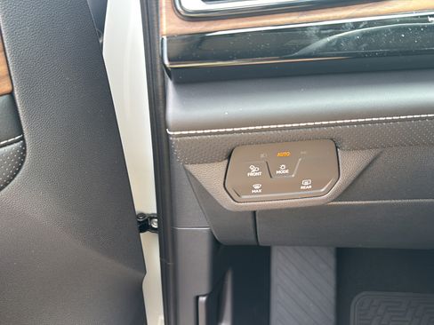 New 2026 Volkswagen Atlas SE FWD image 23