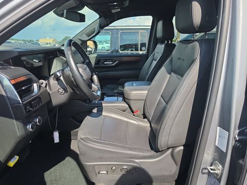 Used 2025 GMC Yukon Denali RWD image 7