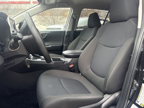 Certified 2025 Toyota RAV4 LE AWD/4WD image 16
