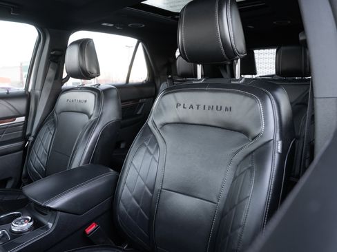 Used 2019 Ford Explorer Platinum image 22