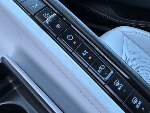 Used 2025 Chevrolet Corvette Stingray Premium Cpe w/ 3LT image 27