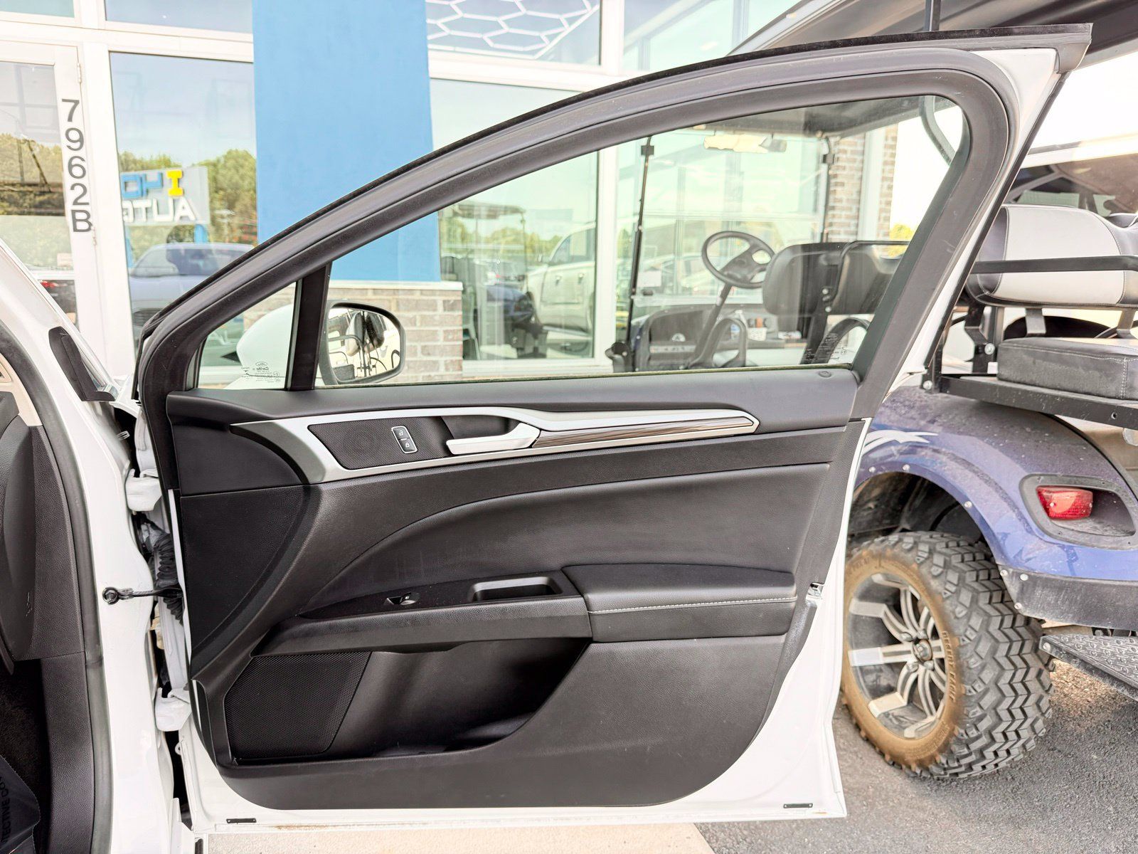 Used 2018 Ford Fusion SE w/ Equipment Group 602A FWD image 20