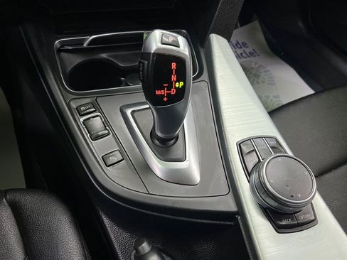 Used 2017 BMW 320i Sedan RWD image 25