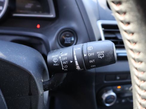 Used 2015 MAZDA MAZDA3 i Grand Touring image 36