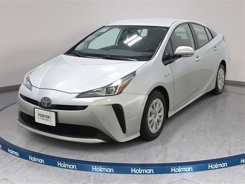Used 2020 Toyota Prius LE image 1