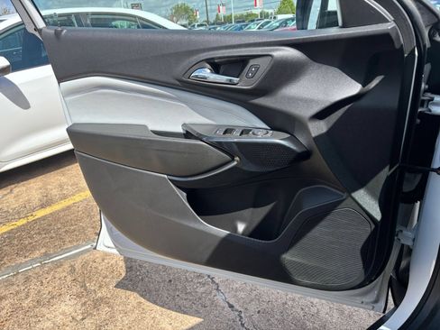 Used 2025 Chevrolet Trax LT FWD image 15