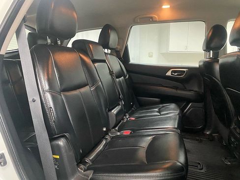 Used 2019 Nissan Pathfinder SL image 13