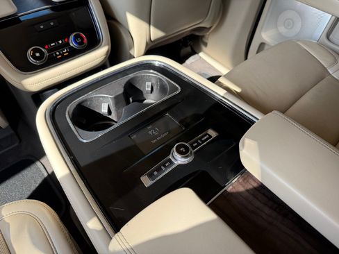 Used 2020 Lincoln Navigator L Reserve w/ Equipment Group 208A Reserve AWD/4WD image 24