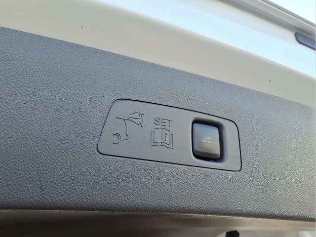 Used 2022 Lincoln Corsair AWD w/ Equipment Group 101A image 11