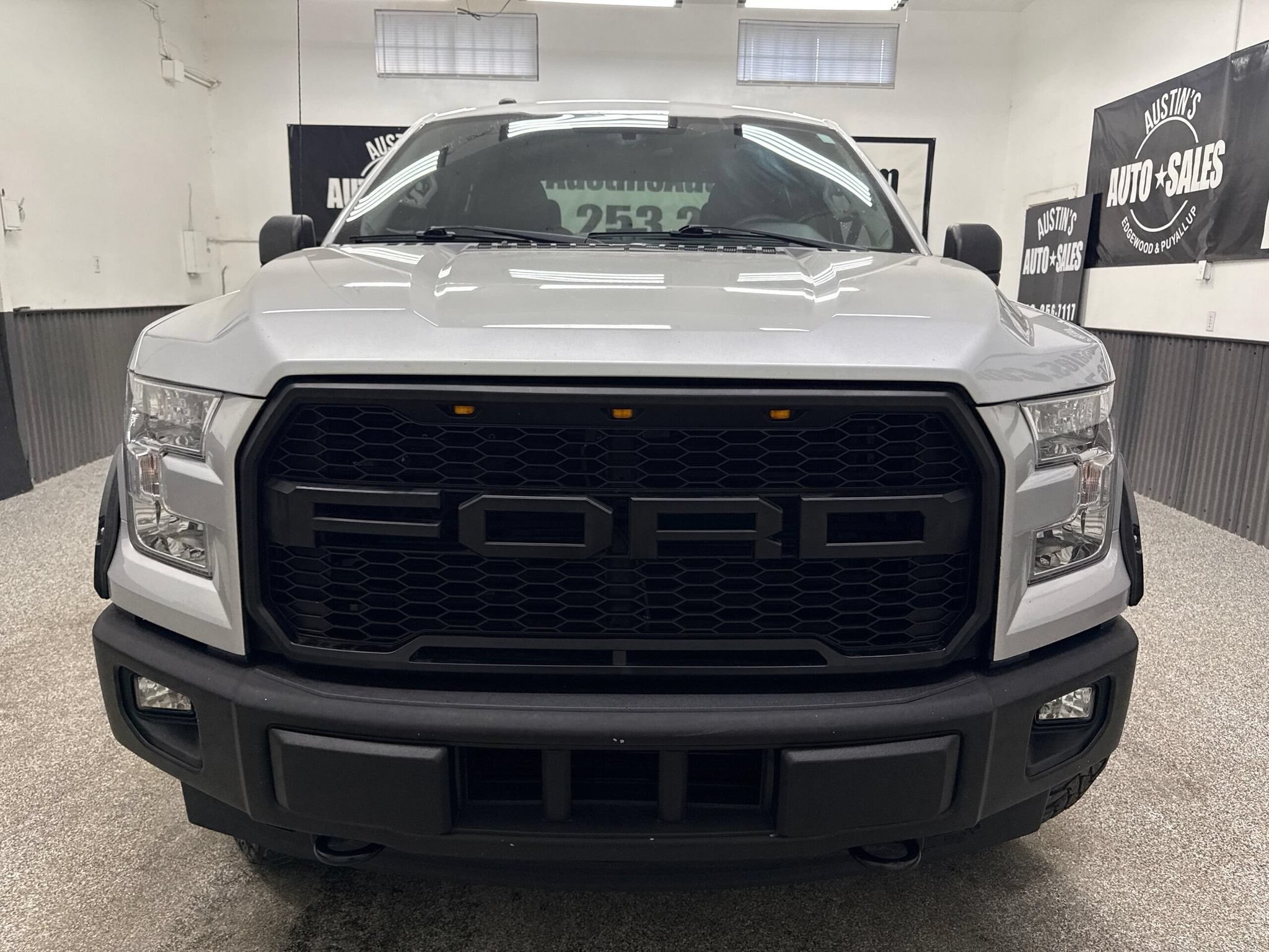 Used 2017 Ford F150 XLT AWD/4WD image 5