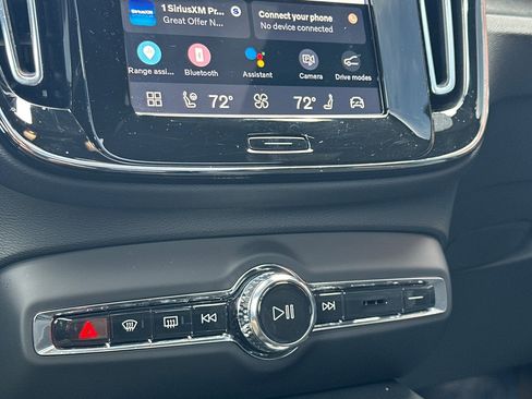 Used 2025 Volvo EX40 Ultra w/ Protection Package Premier image 24