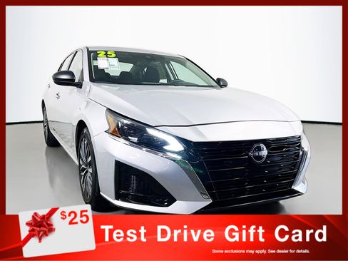 Used 2025 Nissan Altima 2.5 SV image 1