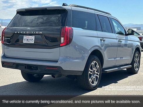 Used 2025 Ford Expedition Active AWD/4WD image 7