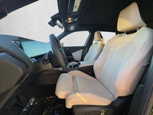 Used 2025 BMW X3 xDrive30i w/ Convenience Package image 15