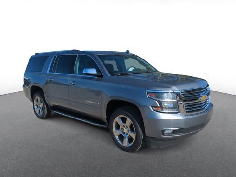 Used 2020 Chevrolet Suburban Premier image 2