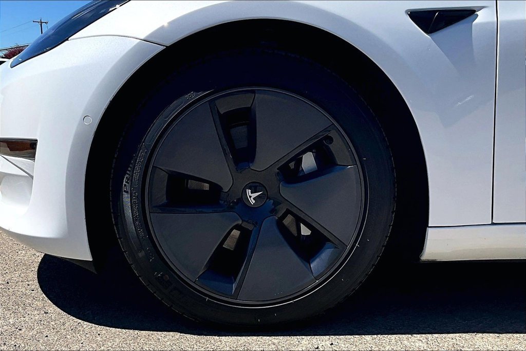 Used 2021 Tesla Model 3 Standard Range Plus RWD image 12