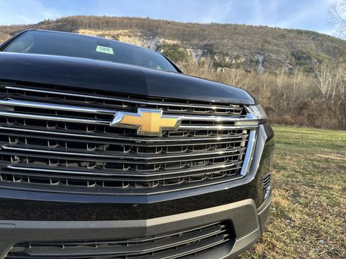 Used 2023 Chevrolet Traverse LT image 3