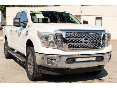 Used 2019 Nissan Titan SV w/ SV Convenience Package AWD/4WD image 34