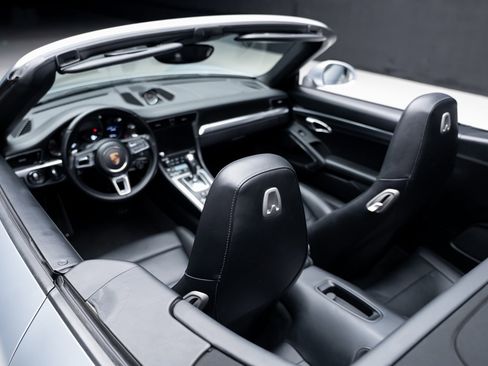 Used 2017 Porsche 911 Turbo image 73