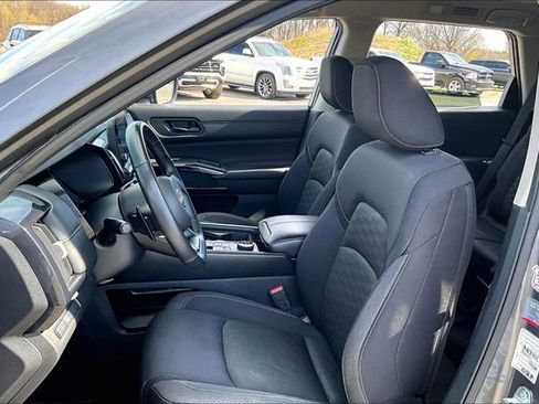 Used 2024 Nissan Pathfinder SV image 20