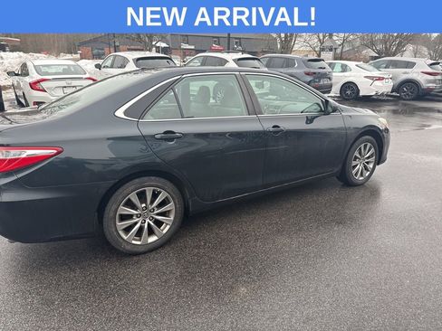 Used 2015 Toyota Camry XLE w/ Moonroof Package image 9