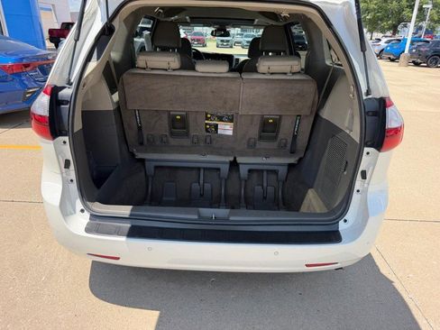 Used 2019 Toyota Sienna XLE w/ XLE Navigation Package AWD/4WD image 4