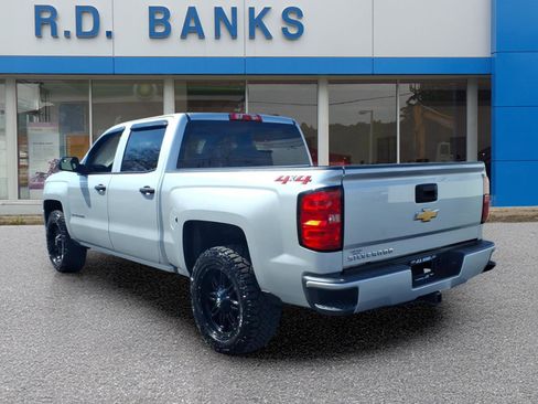 Used 2018 Chevrolet Silverado 1500 Custom w/ Custom Value Package image 3