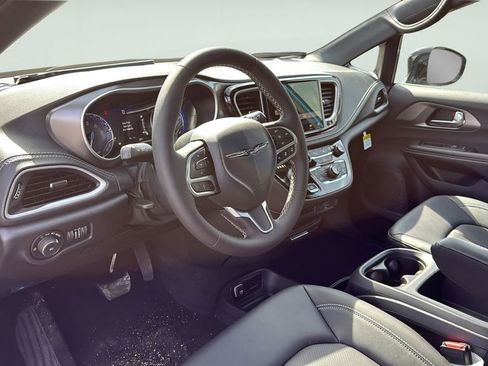 New 2026 Chrysler Pacifica Select AWD/4WD image 23
