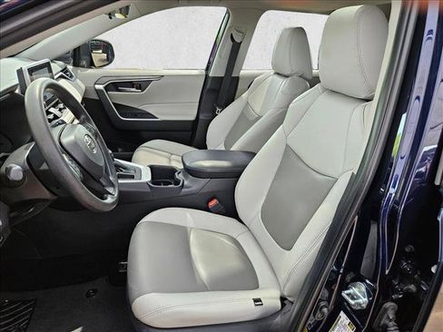 Used 2025 Toyota RAV4 XLE w/ Convenience Package FWD image 15