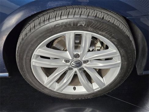 Used 2019 Volkswagen Passat 2.0T Wolfsburg w/ Wheels & Sunroof Package image 9