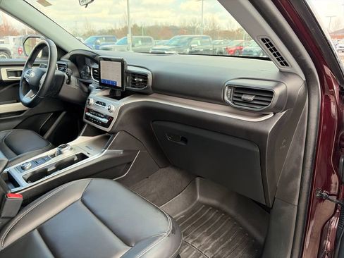 Used 2023 Ford Explorer XLT w/ Equipment Group 202A image 10