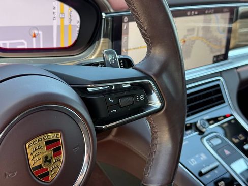 Used 2021 Porsche Panamera RWD image 12