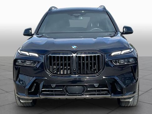 Used 2025 BMW X7 xDrive40i w/ M Sport Package AWD/4WD image 4