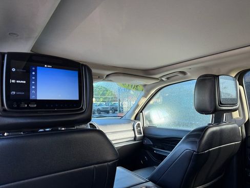 Used 2019 Ford Expedition Max Platinum AWD/4WD image 18