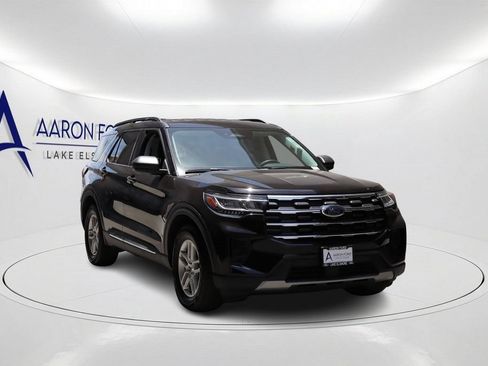 Used 2025 Ford Explorer Active RWD image 3