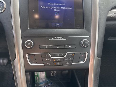 Used 2019 Ford Fusion SE image 15