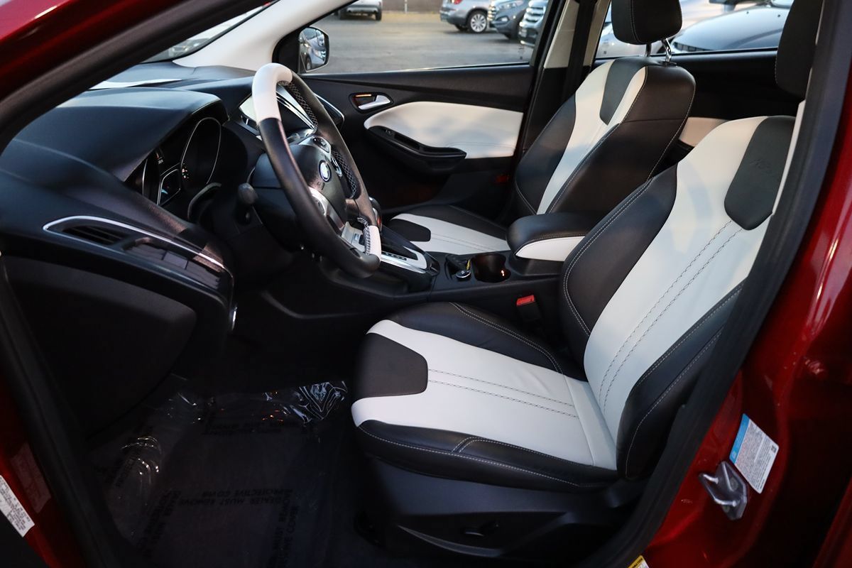 Used 2012 Ford Focus Titanium FWD image 10