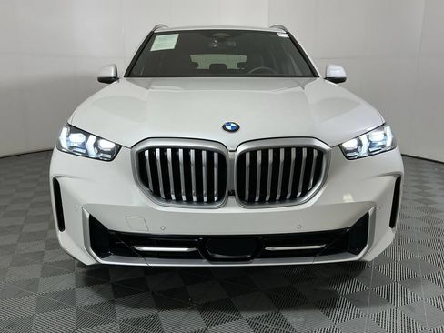 Certified 2024 BMW X5 xDrive40i w/ Premium Package AWD/4WD image 3