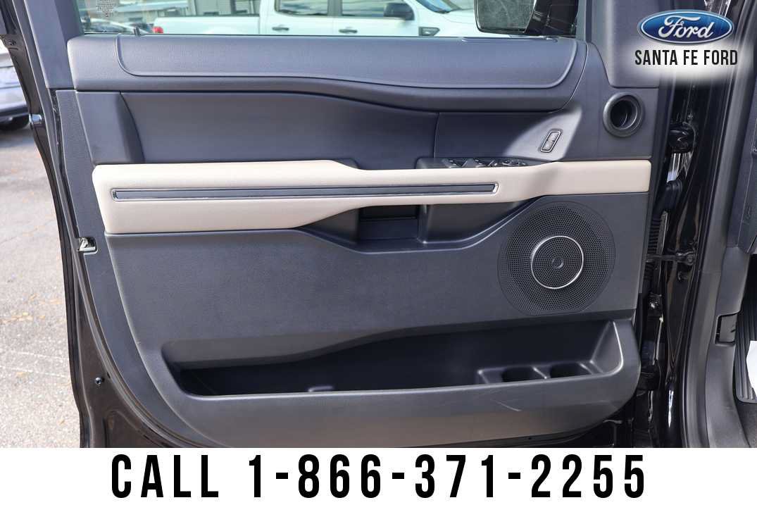 Used 2024 Ford Expedition XLT RWD image 9