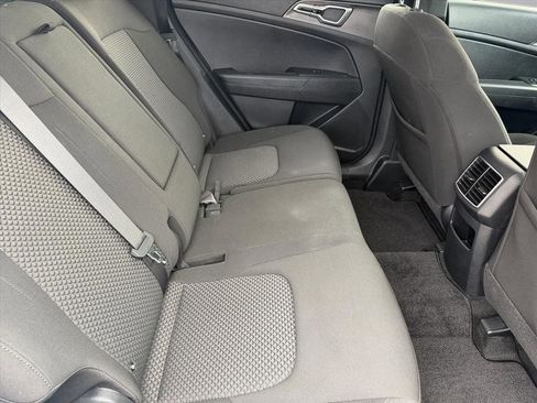 Used 2024 Kia Sportage LX image 19