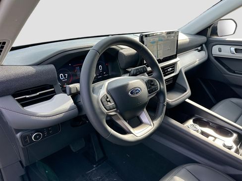 New 2026 Ford Explorer Active RWD image 6