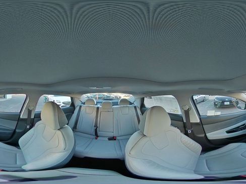 Used 2025 Hyundai Elantra Limited image 42