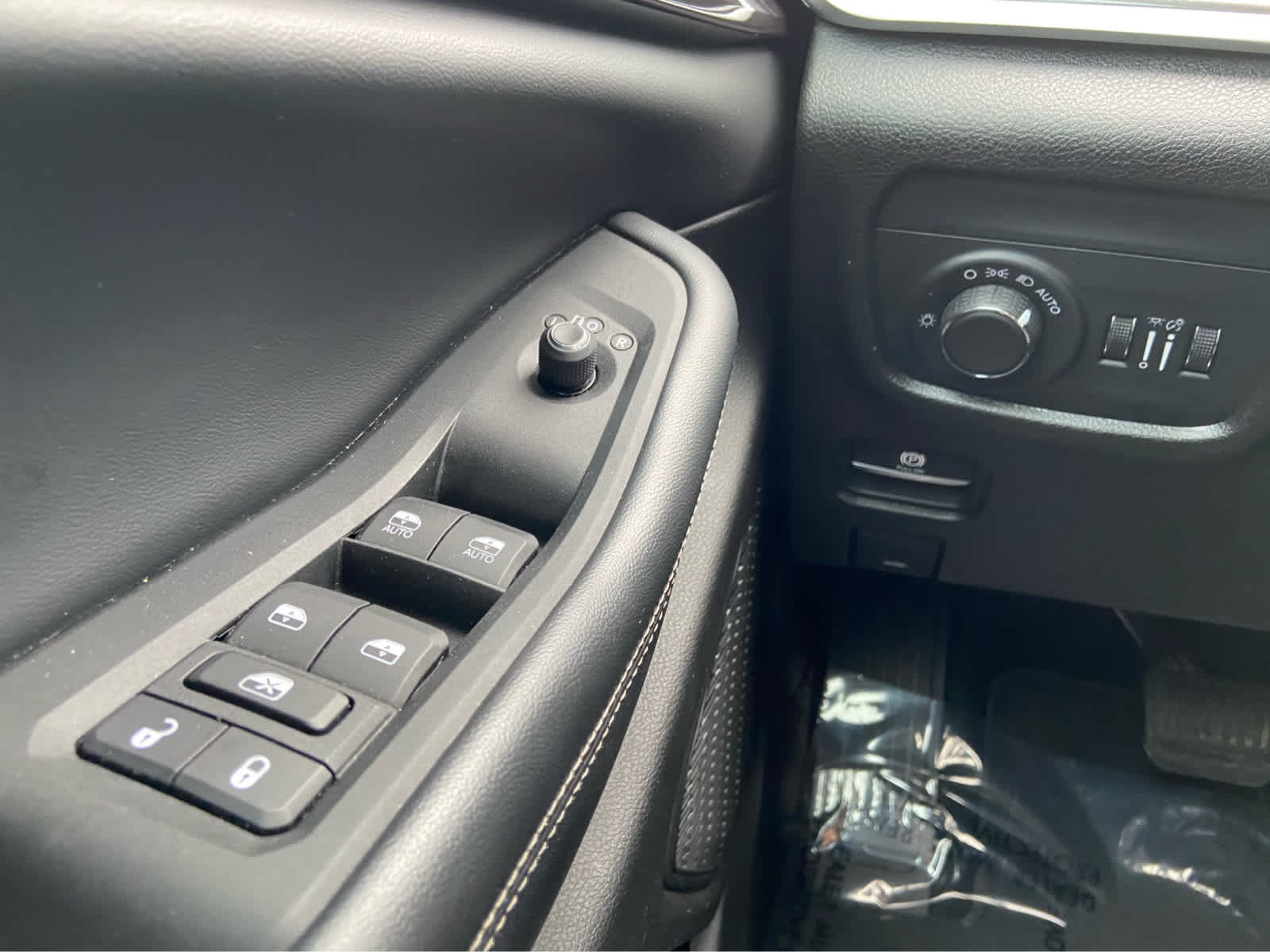 Used 2023 Jeep Grand Cherokee L Laredo AWD/4WD image 30