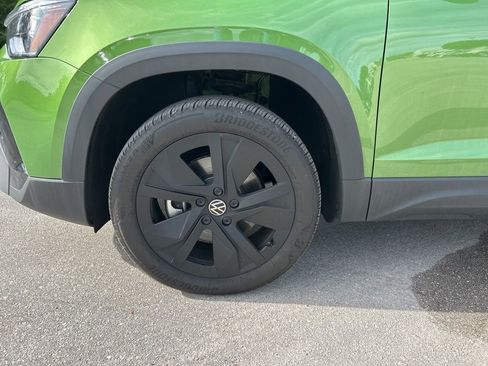 Certified 2025 Volkswagen Taos SE image 51