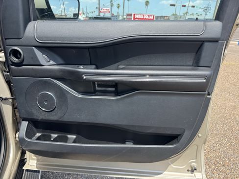 Used 2018 Ford Expedition XLT w/ Equipment Group 202A RWD image 35