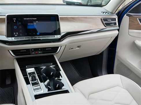 Certified 2025 Volkswagen Atlas SE image 24