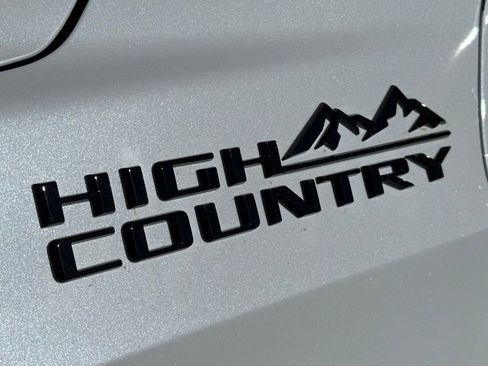 New 2026 Chevrolet Suburban High Country AWD/4WD image 7