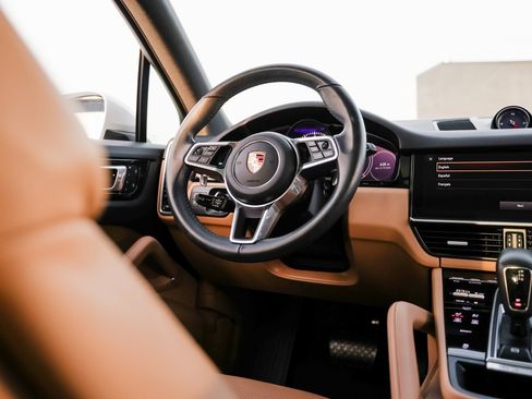 Certified 2023 Porsche Cayenne image 28